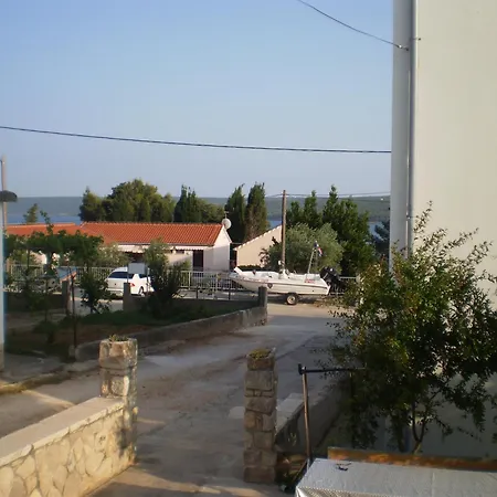 Vuk Apartamento Posedarje