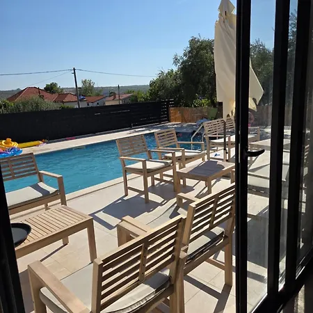 Apartamento Vuk With Heated And Cooled Pool Posedarje